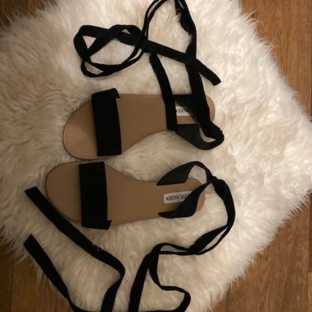 Strappy Steve Madden flat sandals
